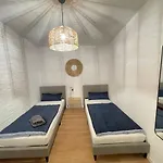 150Qm - 5 Rooms - Free Parking - Mallibase Apartments